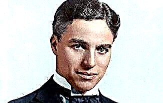 UCharlie Chaplin