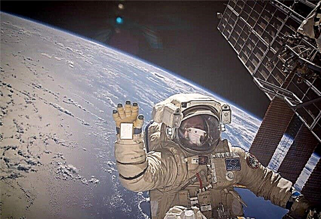 ISS ఆన్‌లైన్ - నిజ సమయంలో అంతరిక్షం నుండి భూమి
