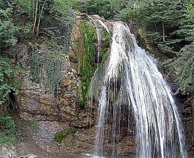Водопад Jur-Jur